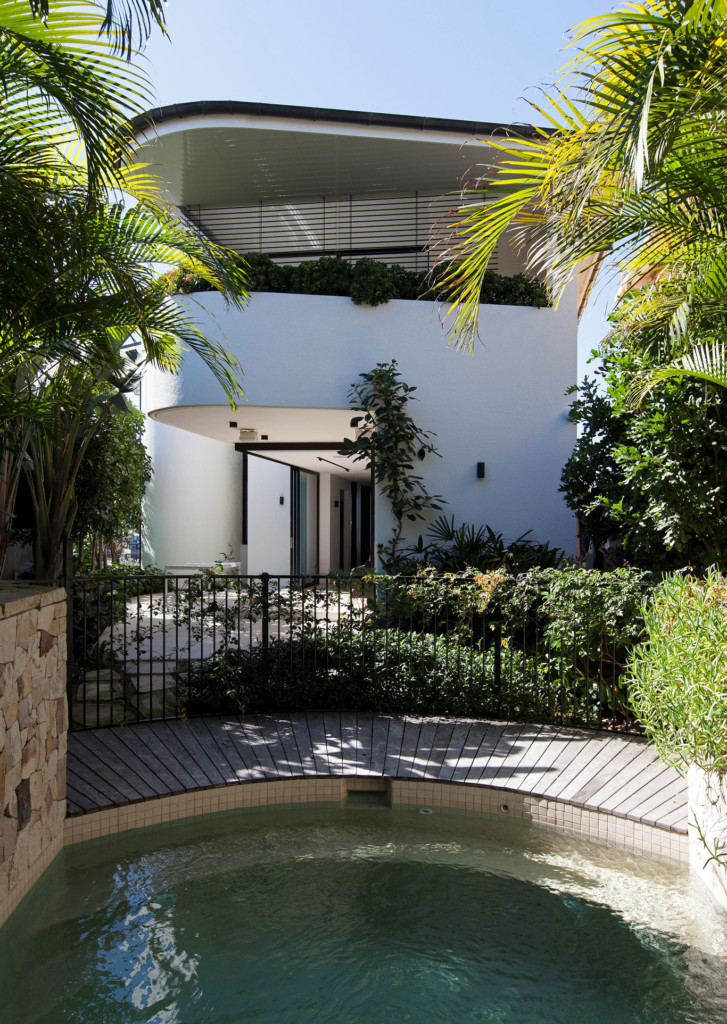 Tamarama House – an intimate garden pool