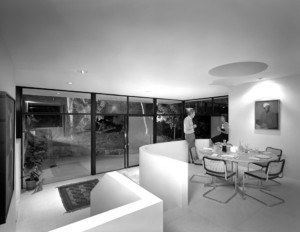 Castlecrag house: Photo taken by Max Dupain in 1973 – view of the raised dining area